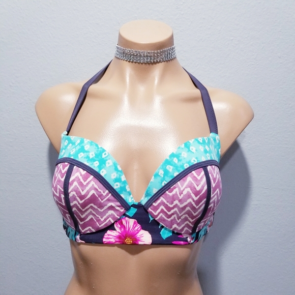 Shade & Shore Other - NEW Shade & Shore halter bikini top 34C